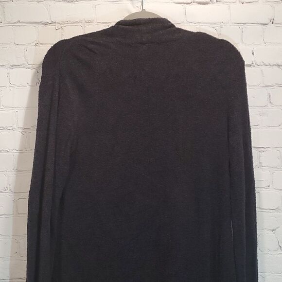 Barefoot Dreams cozychic lite Island Wrap cardigan in black - Picture 8 of 11